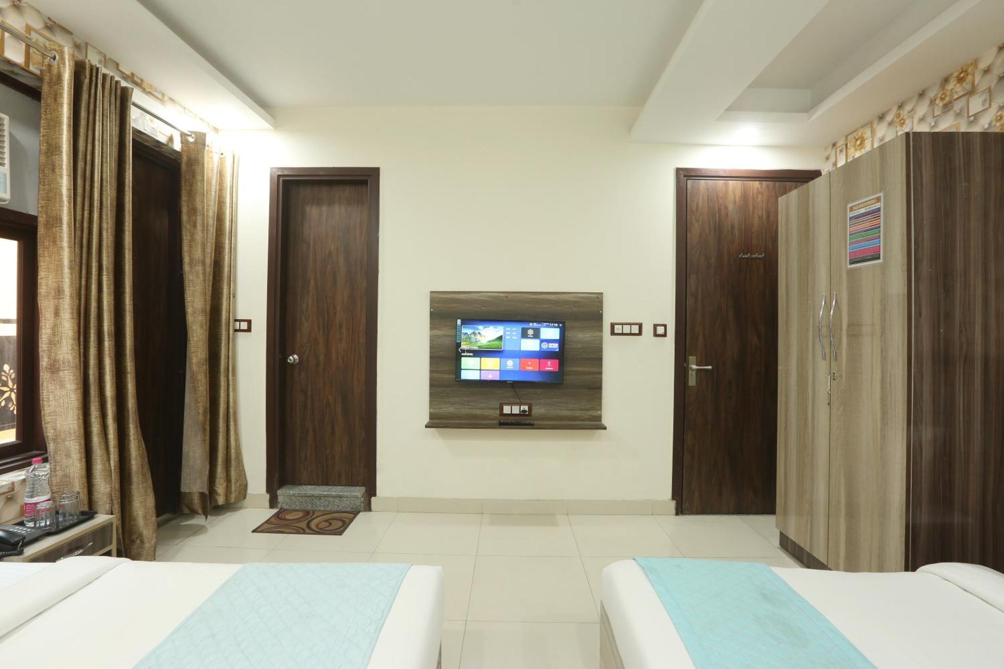 Oaks Inn Plaza Delhi Airport Nueva Delhi Exterior foto